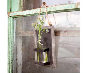 Farmhouse Style: Hanging Bottle Vase with Sheet Blackboard