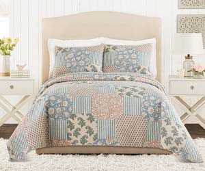 Farmhouse Style: MaryJane's Home 3-Piece Proven&ccedil;al Rose Quilt Set - Full/Queen