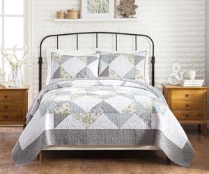 Farmhouse Style: MaryJane's Home 3-Piece Reine-Marie Quilt Set - Full/Queen
