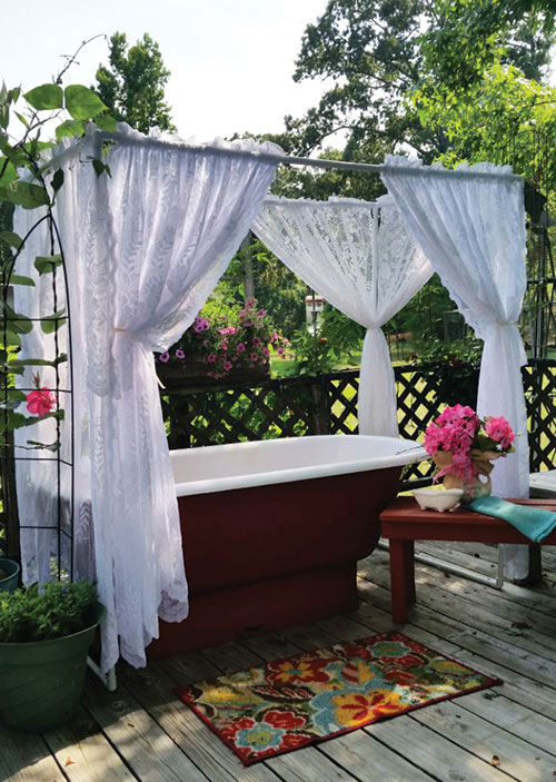 Vickie's outdoor bathtub