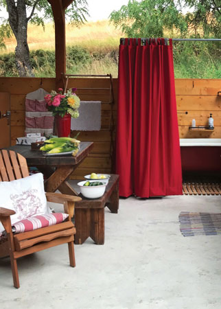 outdoor tub under the rainbow