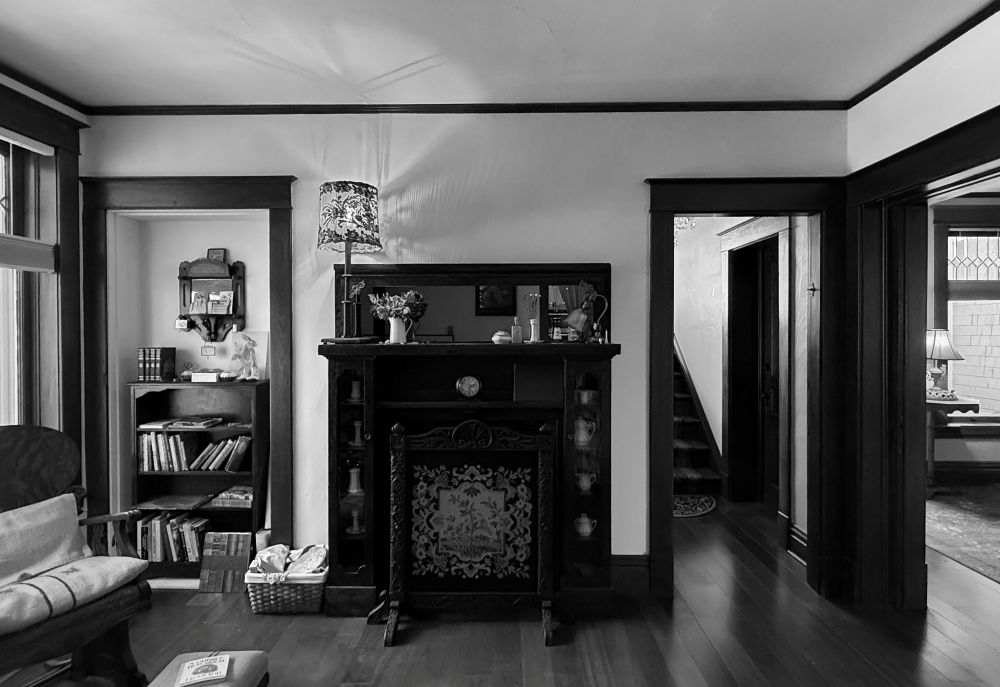 black and white mantle