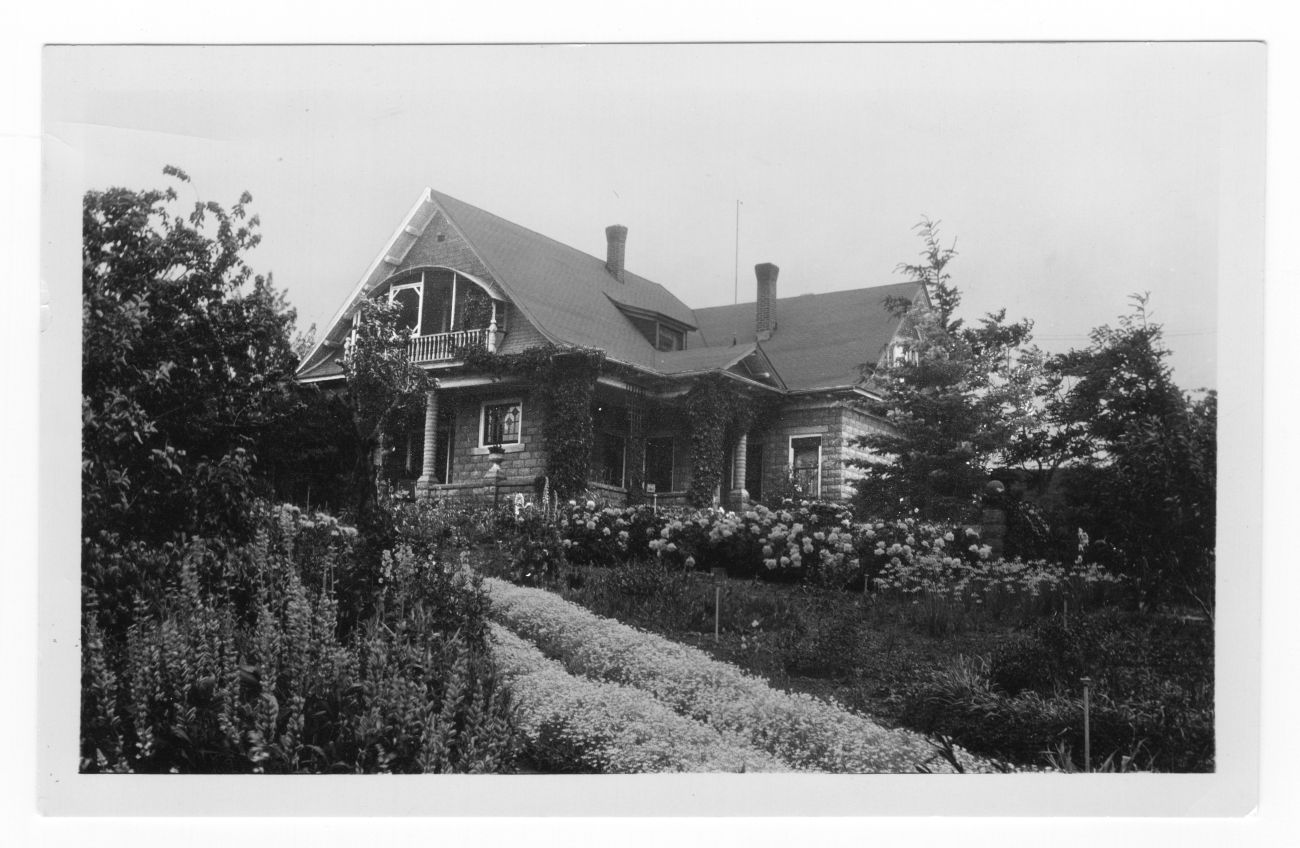 black and white dahlia house