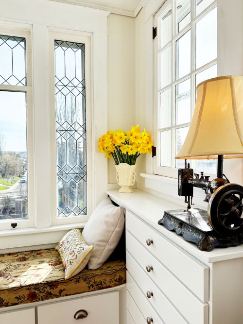 syringa sun room window flowers