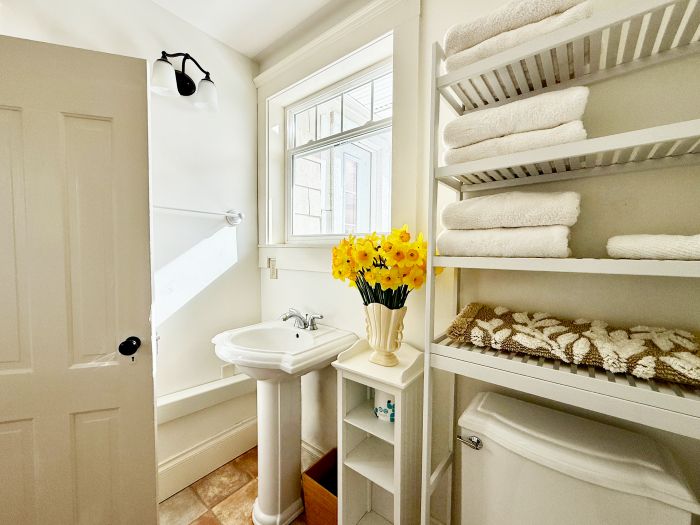 syringa bathroom
