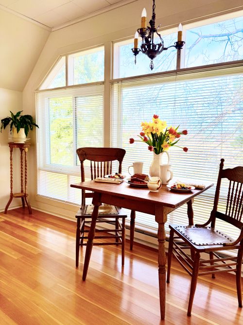 syringa window wall and table